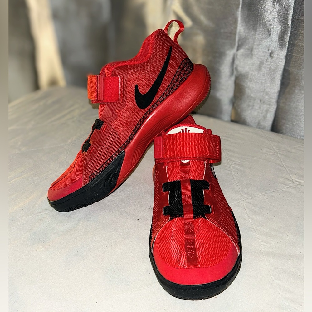 Youth Boys Basketball Shoes